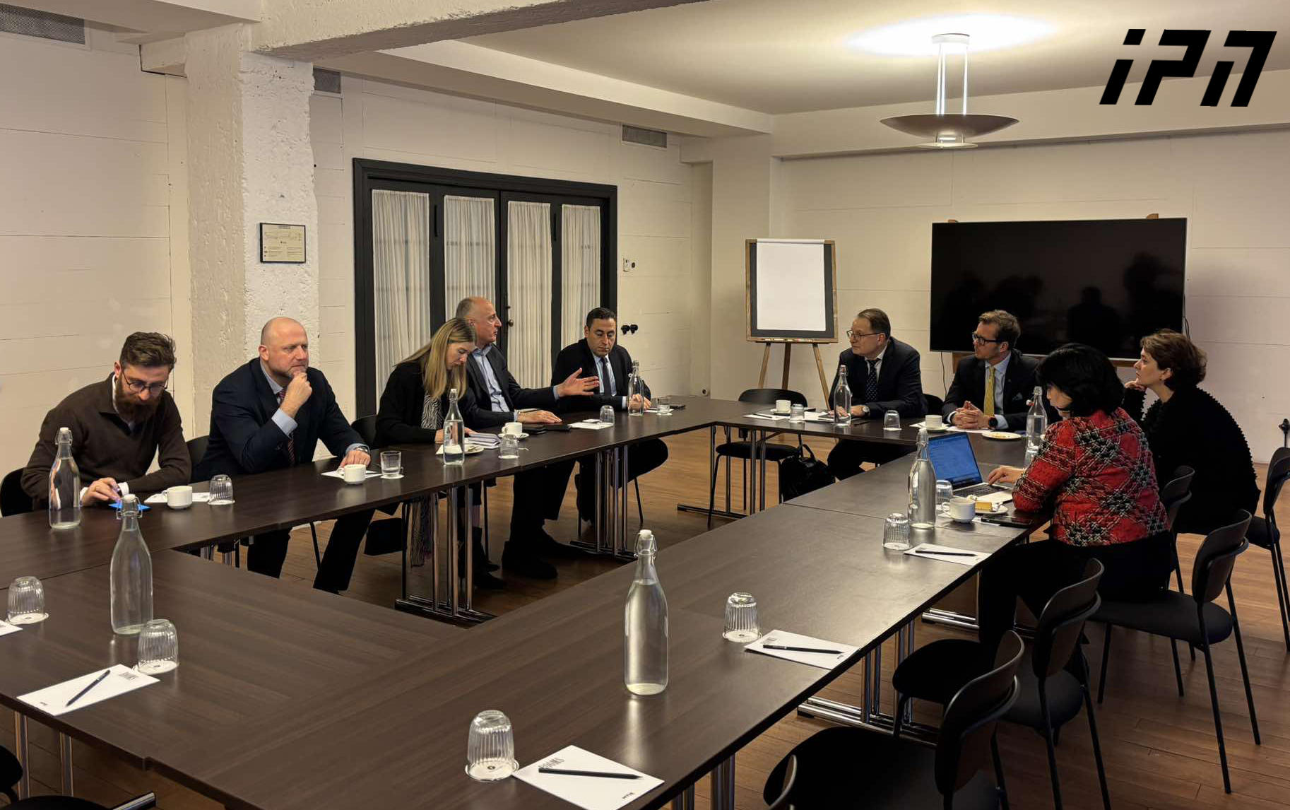 ოპოზიციური პარტიების ლიდერები ევროპარლამენტარებს ხვდებიან