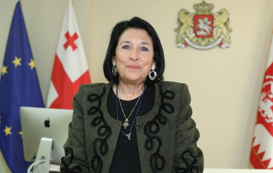სალომე ზურაბიშვილი - მოგესალმებით ორბელიანების სასახლიდან - აქ ვარ, აქ ვიქნები, ღამესაც აქ ვატარებ