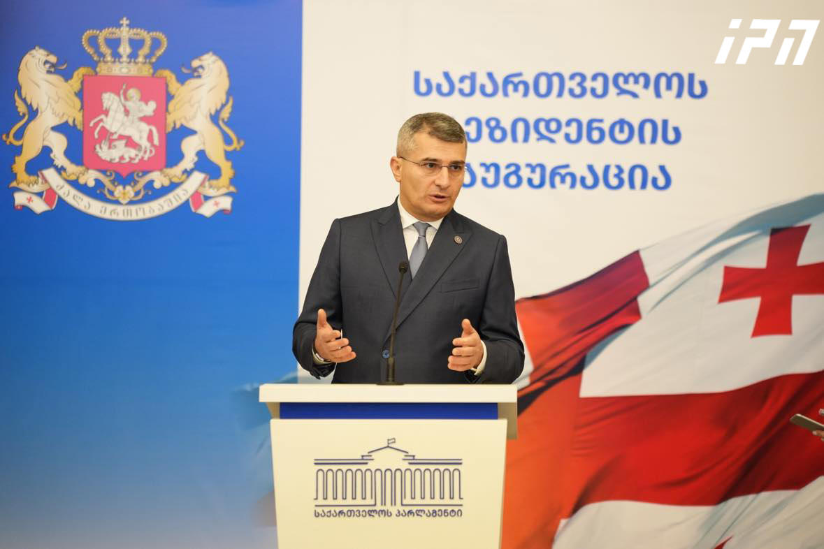 მამუკა მდინარაძე - შეიძლება ვიღაცამ დაგაჯერა, რომ საბრძოლველია მაიმუნს „ობეზიანა“ არ ერქვას, ნერვიულობ, ჩელიაბინსკში არ გაიღვიძო, მაგრამ უნდა გაითავისოს ყველამ, რომ „ნაცმოძრაობის“ სხვადასხვა კლასტერთან ერთად აპროტესტებენ ძალადობას