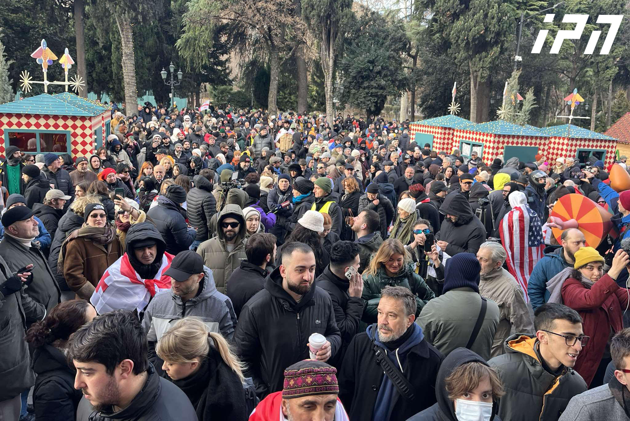 Citizens are gathering near the Orbeliani Palace