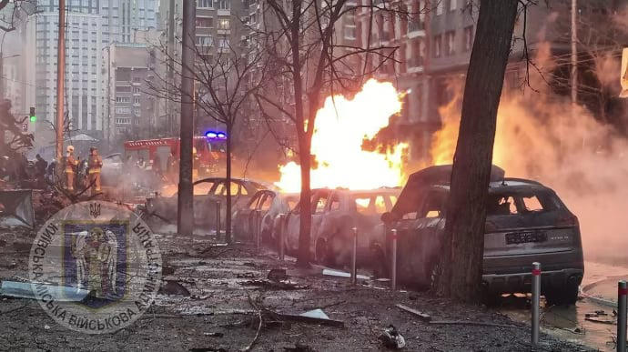 კიევის ადმინისტრაცია - რუსეთმა კიევის წინააღმდეგ, გასული წლის განმავლობაში, სხვადასხვა ტიპის 1 600 დრონი და რაკეტა გამოიყენა