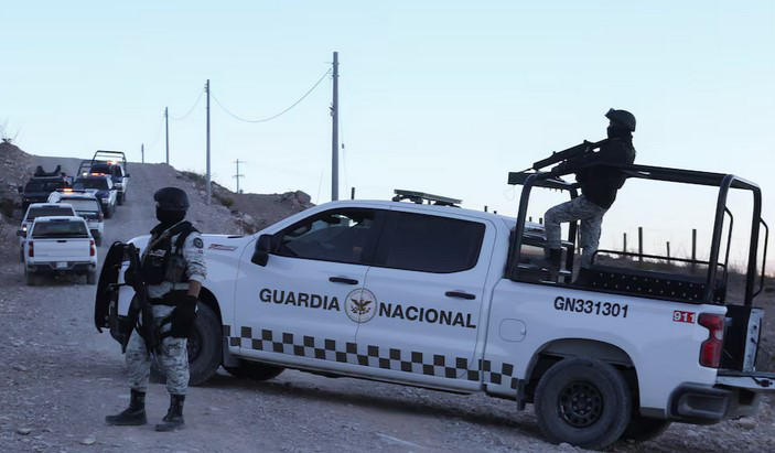 მექსიკაში საიმიგრაციო აგენტის მკვლელობაში ეჭვმიტანილი სამი პირი დააკავეს