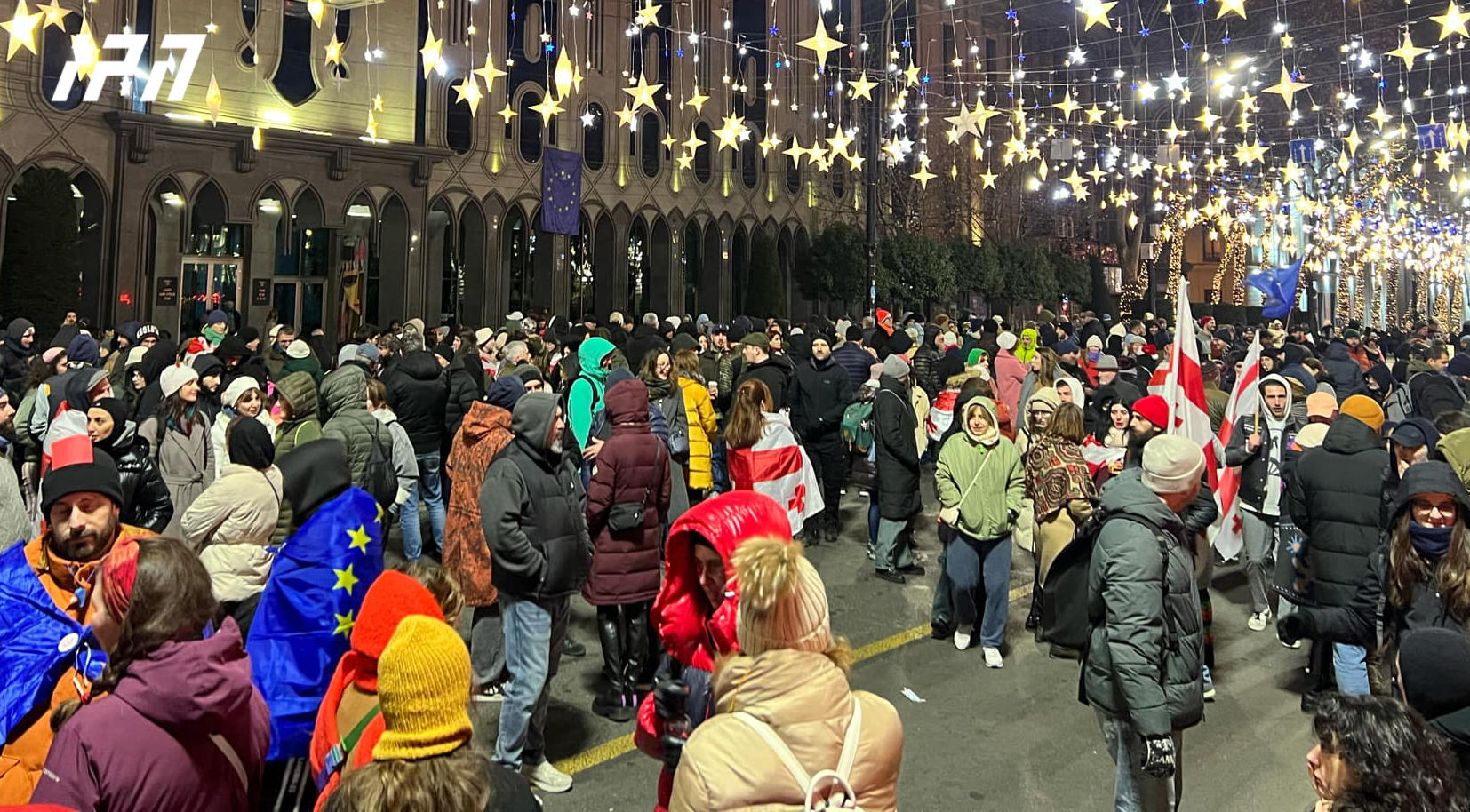 პარლამენტის შენობასთან საპროტესტო აქციის მონაწილეები კვლავ შეიკრიბნენ