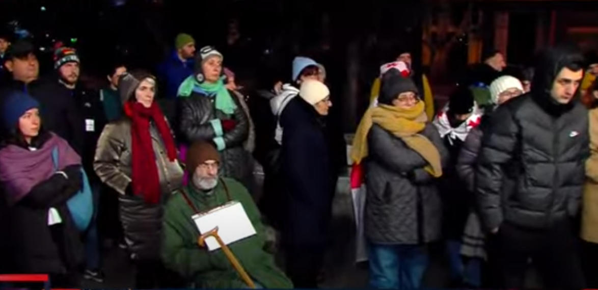 საზოგადოებრივ მაუწყებელთან მოქალაქეები საპროტესტო აქციას მართავენ