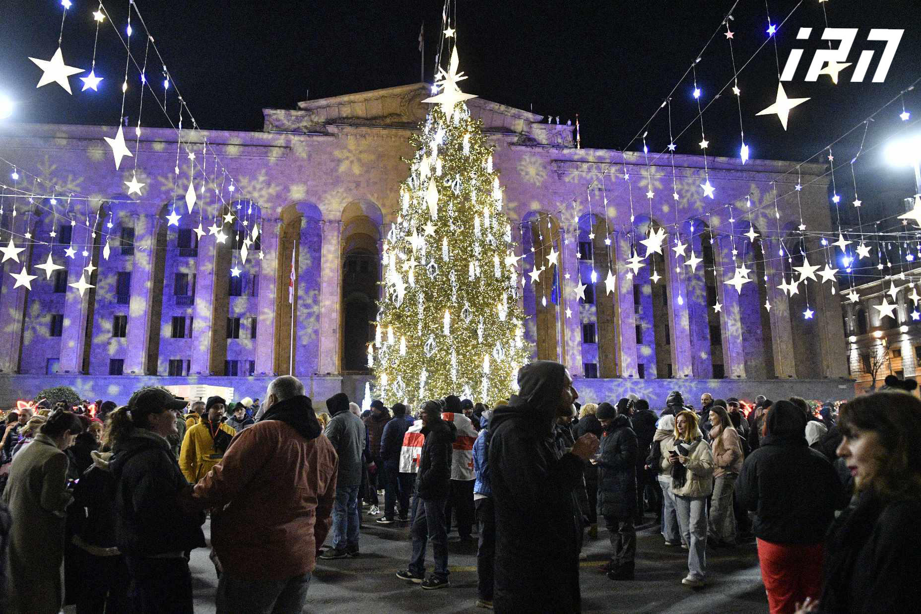 პარლამენტის წინ საპროტესტო აქცია მიმდინარეობს - რუსთაველის გამზირი გადაკეტილია