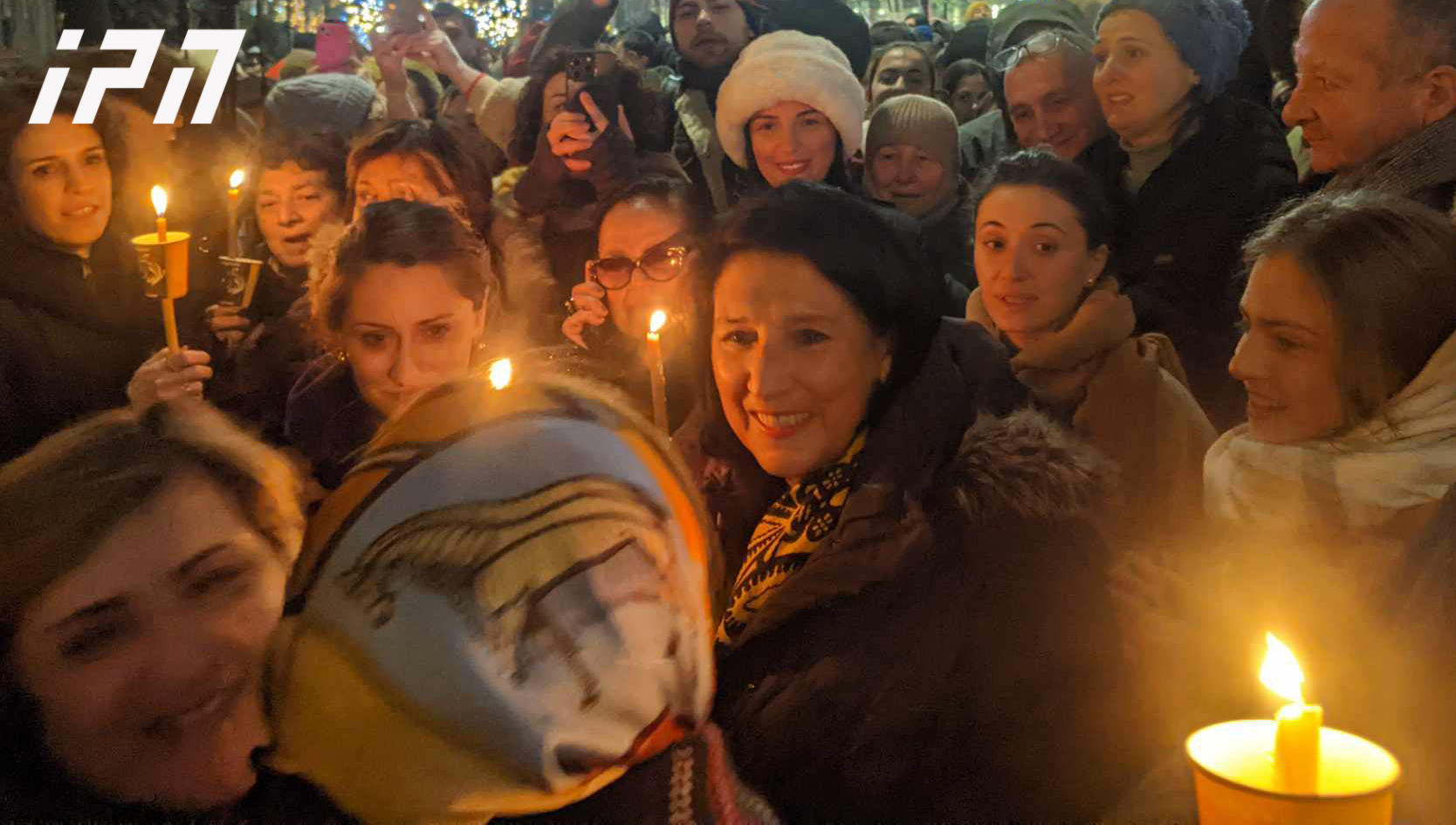 სალომე ზურაბიშვილი - რუსთაველის გამზირი არის ადგილი, რომელიც მოგვიტანს გამარჯვებას - ვისურვებდი, მათაც, ვინც ჩაკეტილია პარლამენტში ან სხვა შენობაში, დაინახონ ეს ხალხი - ამას სჭირდება გაგება და დათმობა, რომ დრო მოვიდა ახალი არჩევნების