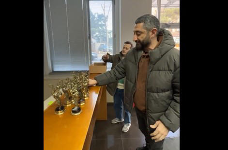 პრემია „დურუჯის” ლაურეატებმა ლაშა პაპაშვილს ჯილდოები დაუბრუნეს