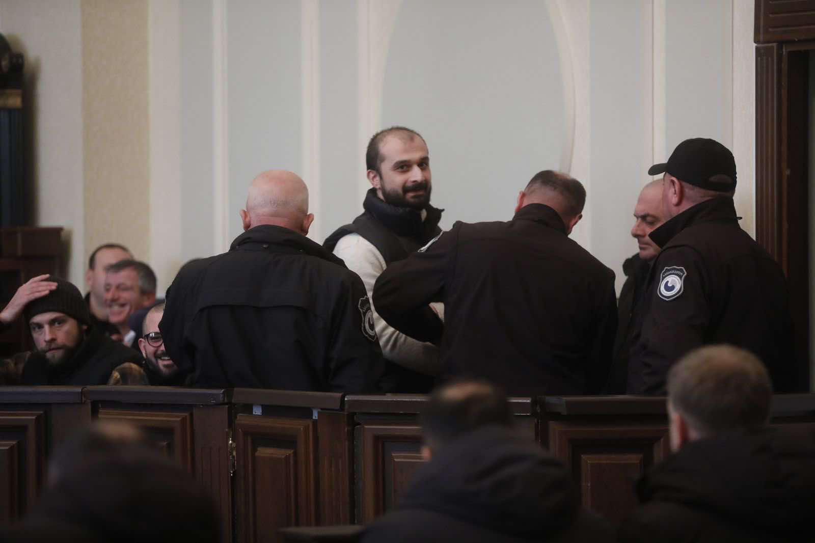 იუმორისტმა ონისე ცხადაძემ სასამართლოს თავი „გლობალური ომის პარტიის“ დამფუძნებლად და „დიფ სთეითის“ „წილის მფლობელად“ წარუდგინა