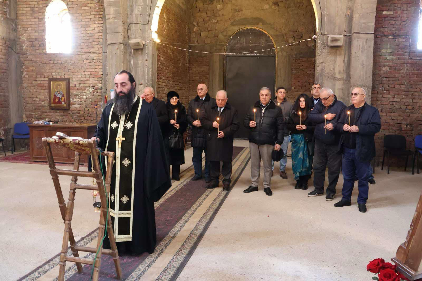 თბილისში, ილორის წმინდა გიორგის სახელობის ეკლესიაში, სოფელ საბერიოში ჭოლარიების ოჯახში მომხდარი ტრაგედიის მსხვერპლთა სულების მოსახსენიებელი პანაშვიდი გადაიხადეს