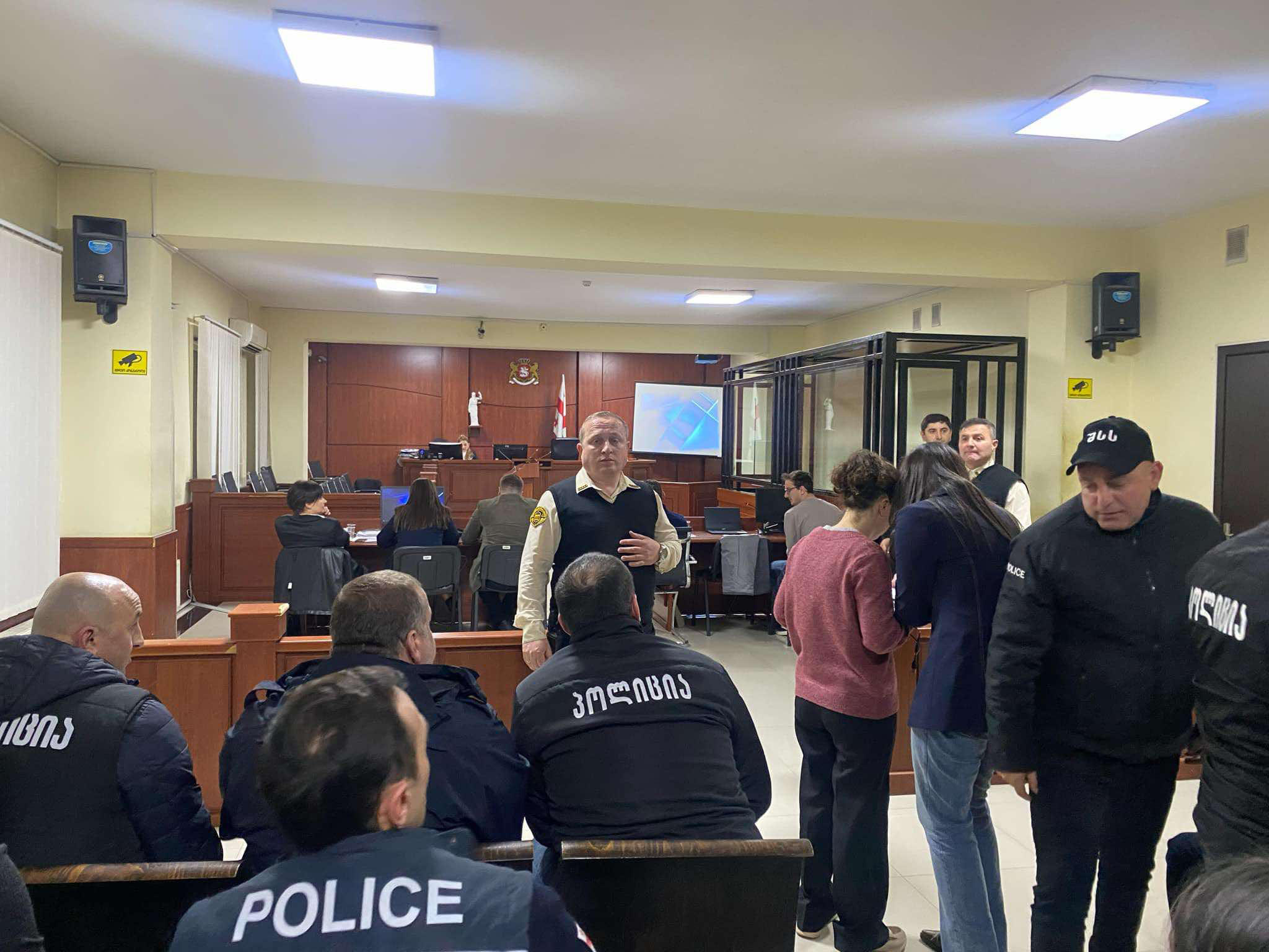 სასამართლომ ბათუმში აქციაზე დაკავებულ სამ პირს, ნოდარ ფრანგიშვილს, ოთარ ქათამაძეს და მათე ცენტერაძეს 5-დღიანი ადმინისტრაციული პატიმრობა შეუფარდა