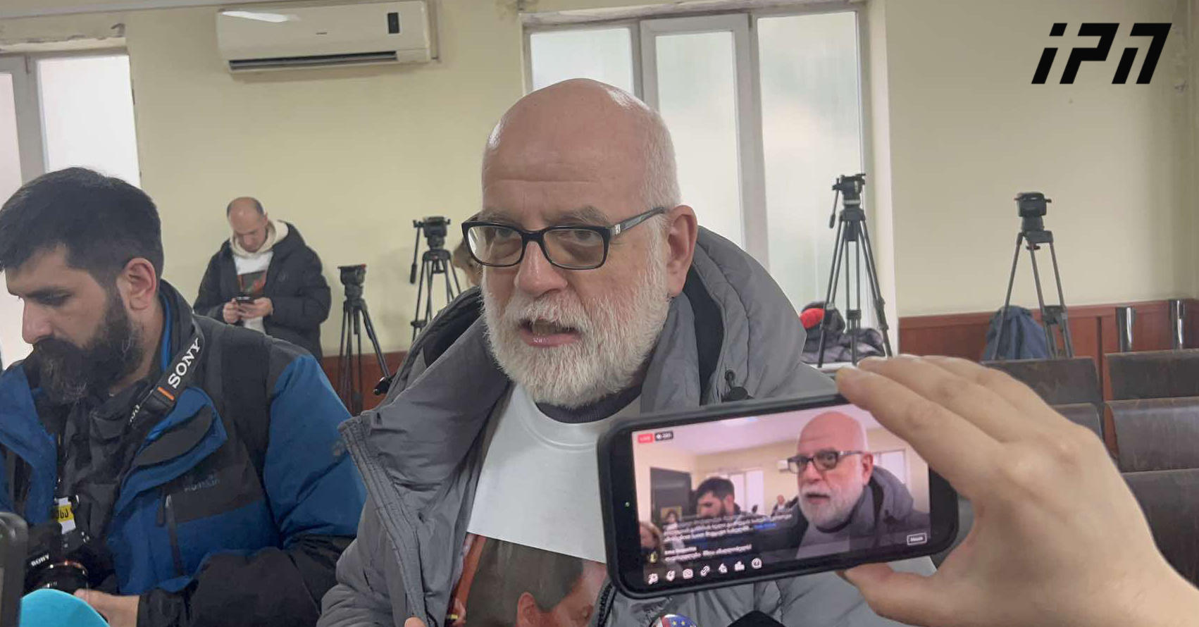 ზვიად ქორიძე მზია ამაღლობელისთვის პატიმრობის შეფარდებაზე - არ შეიძლება მოქალაქეები, რომლებიც ასე შიშველი ხელებით დგანან პირდაპირ დიქტატურის პირისპირ, მშვიდად შეხვდნენ ასეთ უსირცხვილო გადაწყვეტილებებს