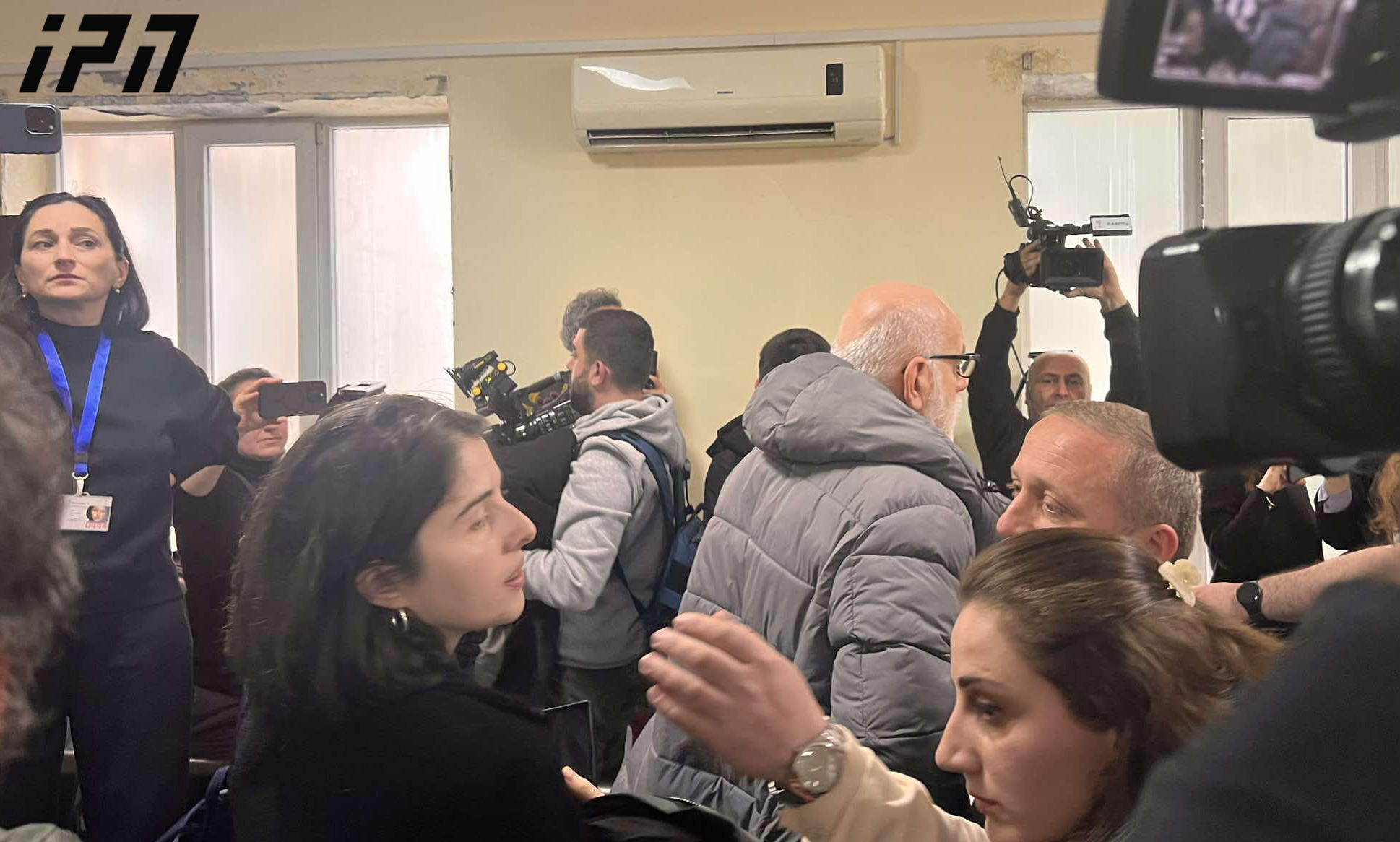 „ბათუმელების“ დამფუძნებლის, მზია ამაღლობელისთვის აღმკვეთი ღონისძიების სახით პატიმრობის შეფარდებას ხმაური მოჰყვა