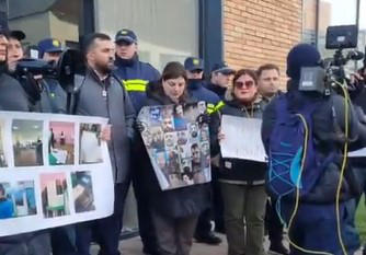 სახალხო დამცველის ოფისთან აქცია გაიმართა ლოზუნგით: „გააგონე ხმა რეჟიმის დამცველს“