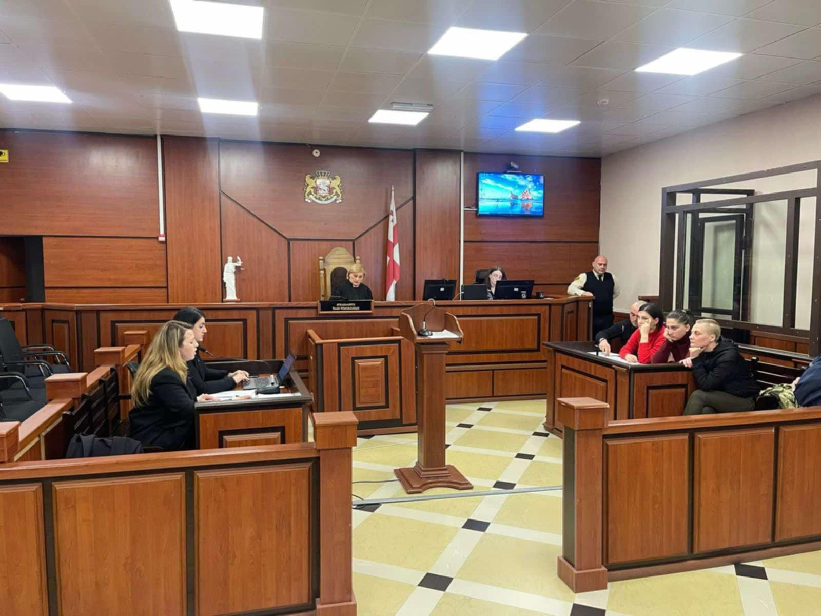 ზუგდიდის რაიონულმა სასამართლომ კოალიცია „ცვლილებისთვის“ წარმომადგენელი მარიამ სიჭინავა და აქტივისტი კერენ ესებუა 5 000 -5 000 ლარით დააჯარიმა