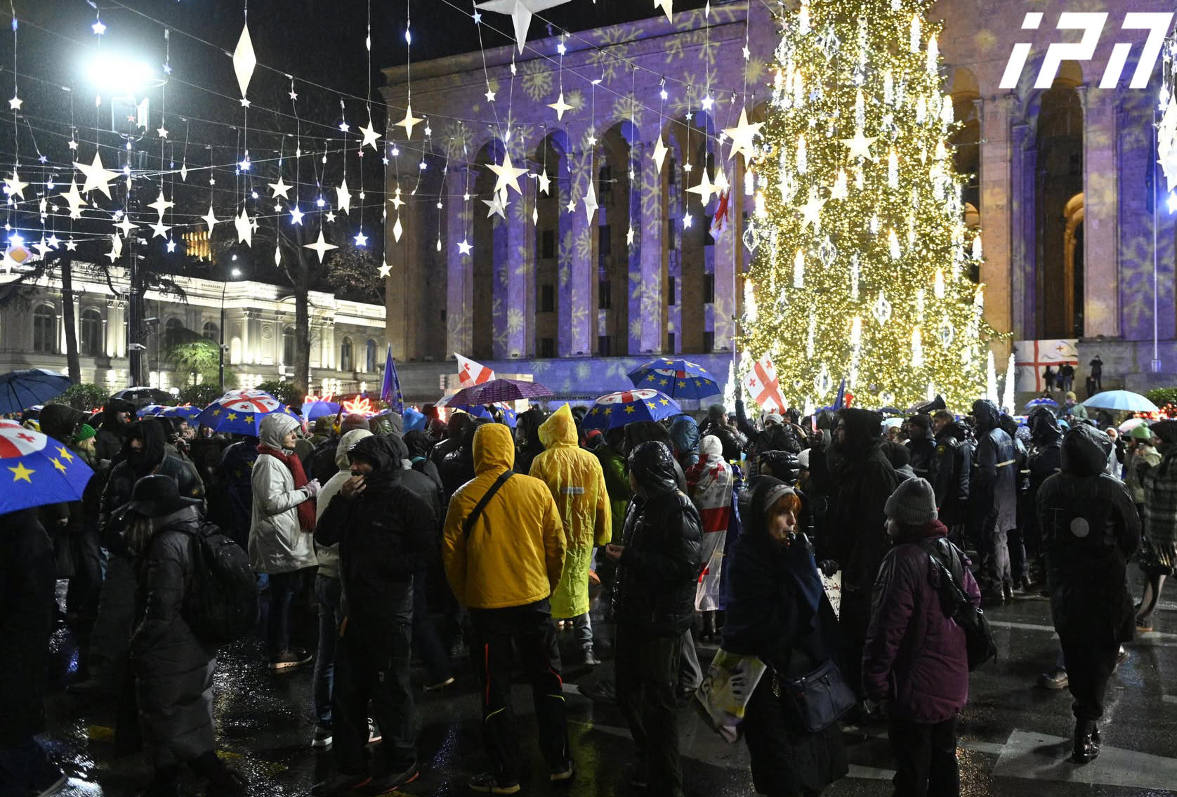 პარლამენტთან საპროტესტო აქცია გრძელდება - გადაიკეტა რუსთაველის გამზირი