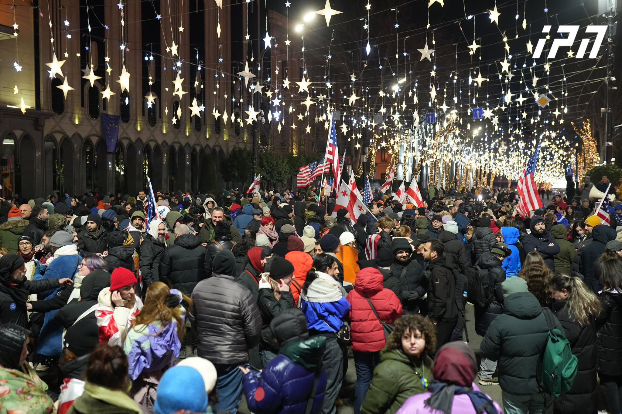 რუსთაველის გამზირზე აქციის მონაწილეებმა გზა გადაკეტეს