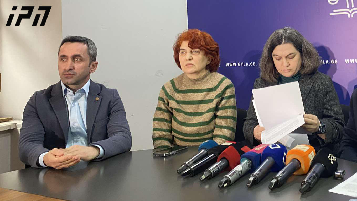 „ბათუმელების“ მთავარი რედაქტორი - საქართველოში გვყავს პირველი ქალი პოლიტპატიმარი - მზია ამაღლობელი პირველი ქალი - ჟურნალისტია, პირველი ქალი - მედიამენეჯერია, რომელიც სისტემამ გაანეიტრალა და სასტიკი ბრძოლა გამოუცხადა