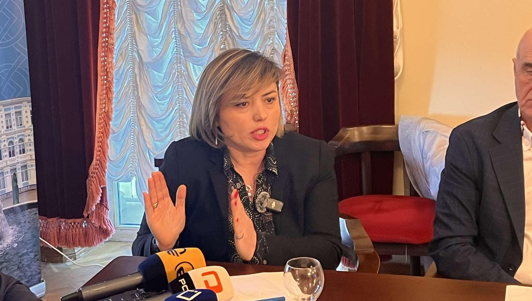 ბათუმის უნივერსიტეტის აკადემიური საბჭოს წევრი ქეთევან ბერიძე რექტორობის კანდიდატებს - უნივერსიტეტის რექტორი უნდა იყოს უნივერსიტეტელი და ამ წიაღის წარმომადგენელი - ვერ მოგცემთ ხმას