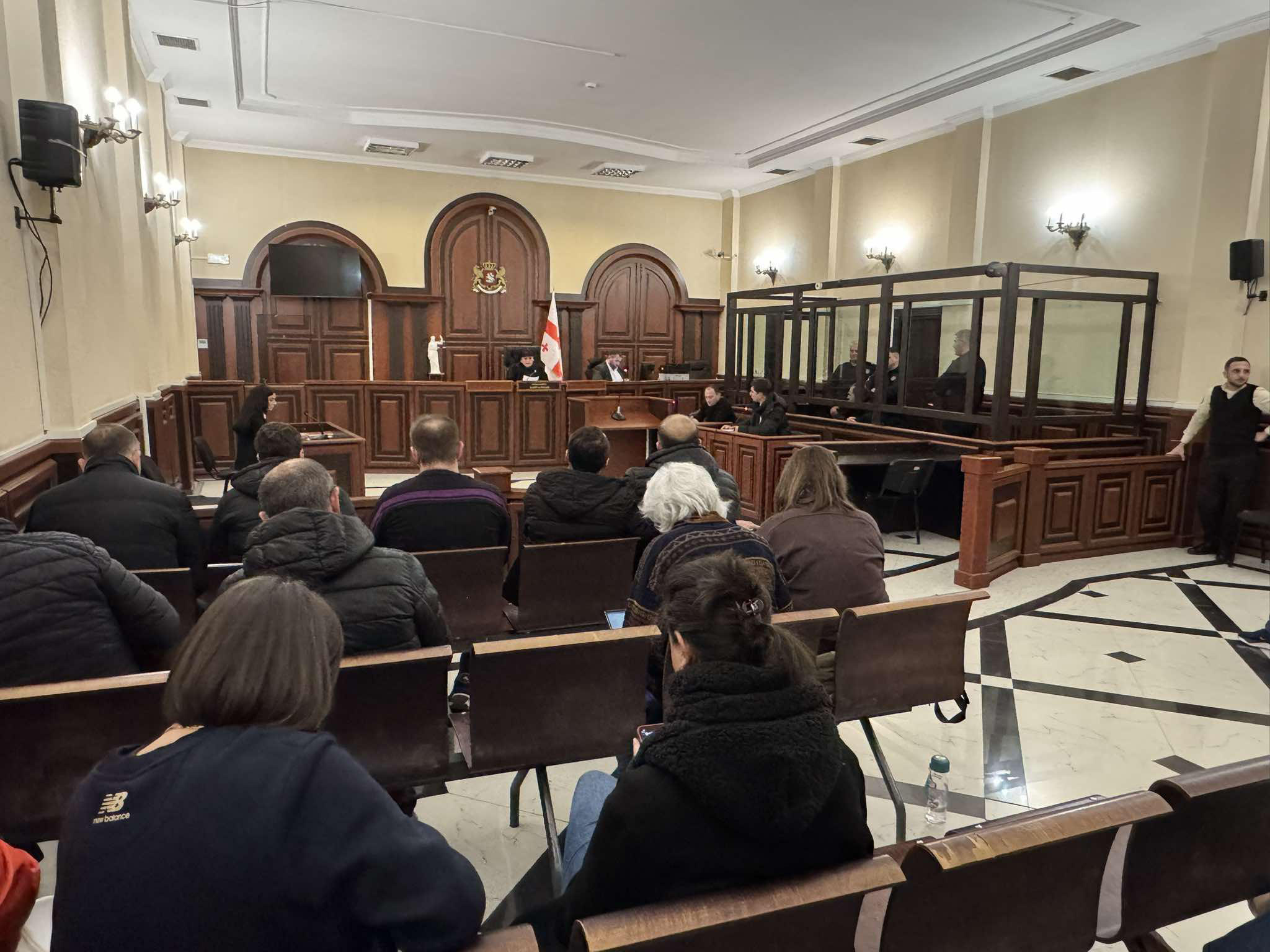 თბილისის საქალაქო სასამართლოში პარლამენტთან მიმდინარე საპროტესტო აქციის დროს დაკავებული დავით ლომიძისა და თემურ ზასოხაშვილის წინასასამართლო სხდომა მიმდინარეობს