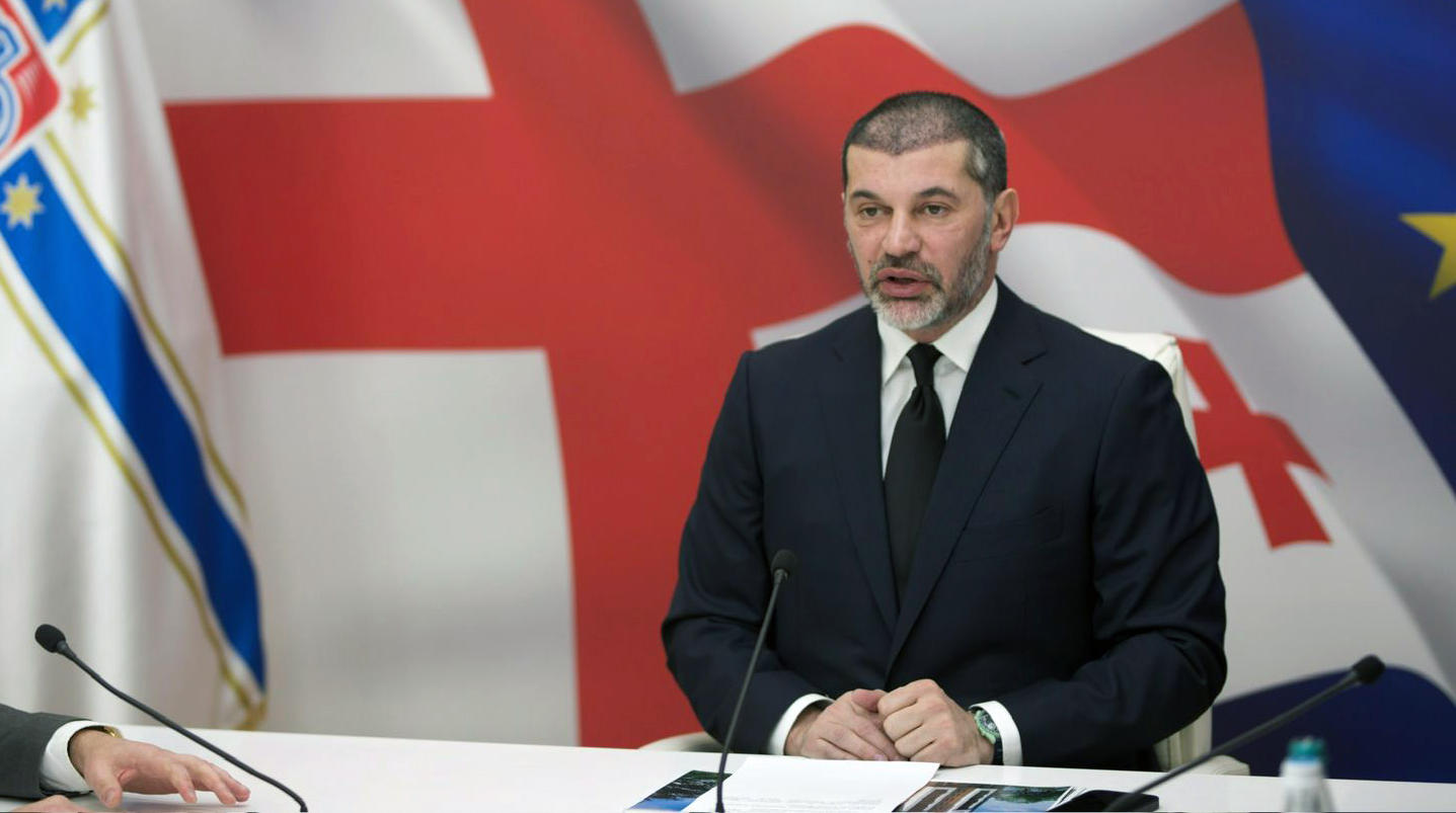 წყნეთის გზატკეცილზე, საავტომობილო გზის გასწვრივ არსებული ფერდის გამაგრების სამუშაოები მიმდინარეობს