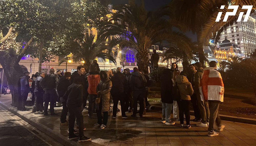 საქართველოს საკონსტიტუციო სასამართლოსთან მოქალაქეთა საპროტესტო აქცია განახლდა