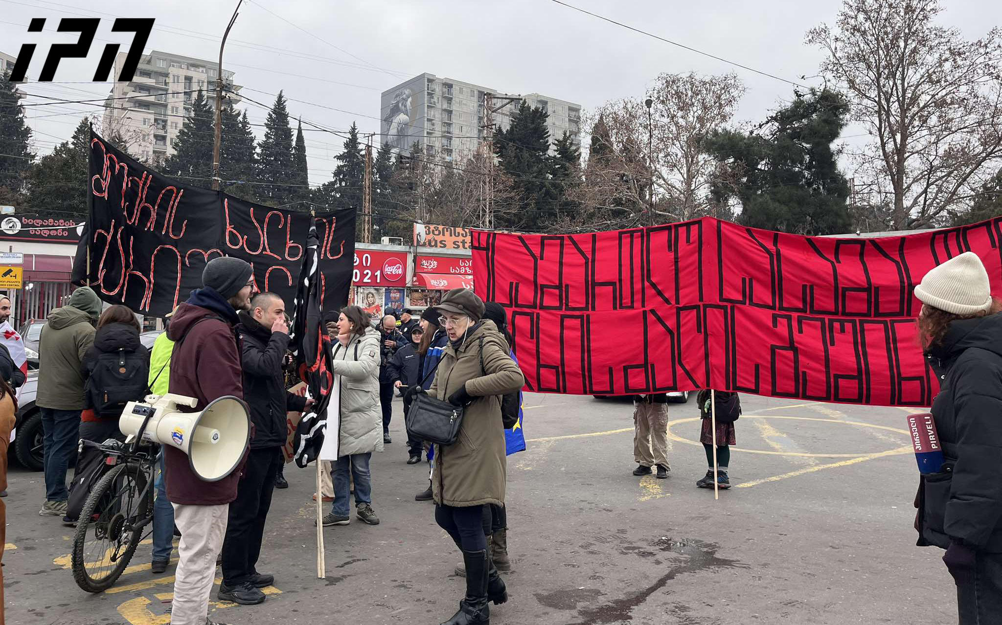 „პოლიციური რეჟიმის წინააღმდეგ“ თბილისში საპროტესტო მსვლელობა მიმდინარეობს