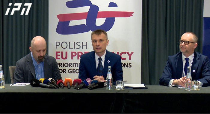 საქართველოში პოლონეთის საელჩოს ხელმძღვანელი დიპლომატიური პასპორტების მფლობელებისთვის უვიზო მიმოსვლის შეჩერებაზე - ვფიქრობთ, ეს კარგი გადაწყვეტილებაა და ამჟამინდელ ვითარებას კარგად ასახავს