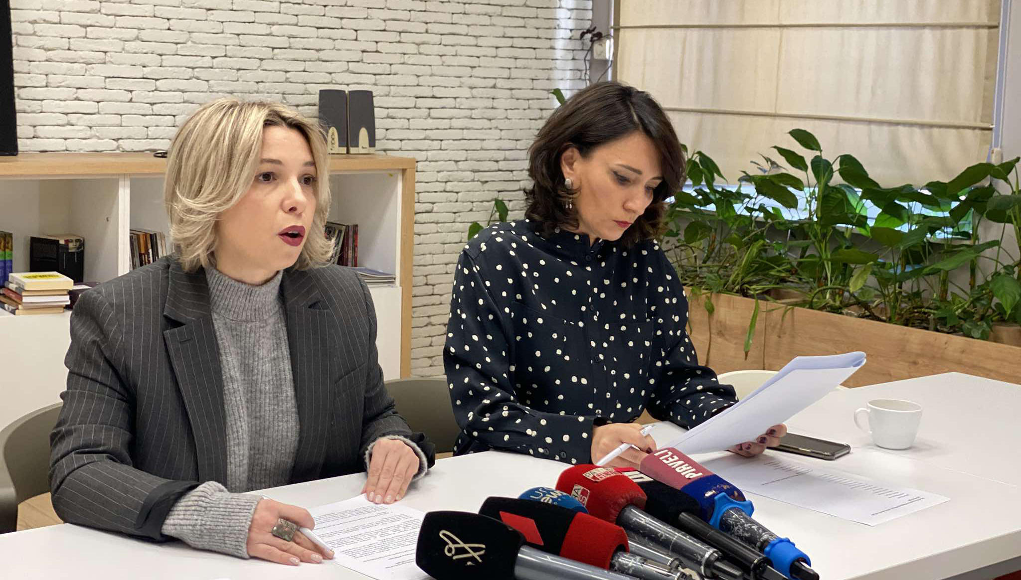 ნინო ლომჯარიას განცხადებით, მესამე სექტორმა აქციების დროს დაკავებულთა ოჯახის წევრებისგან ნებართვა მიიღო, რომ დაკავებულთა საქმის მასალებზე წვდომა ექნებათ