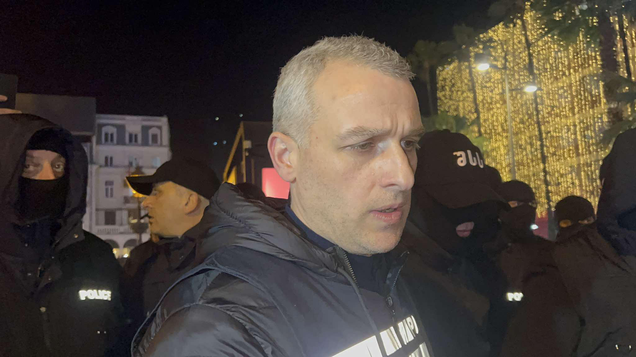 ბათუმის პოლიციის თანამშრომელი განმარტავს, რატომ დაშალეს აქციის მონაწილეების მიერ დადგმული კარავი