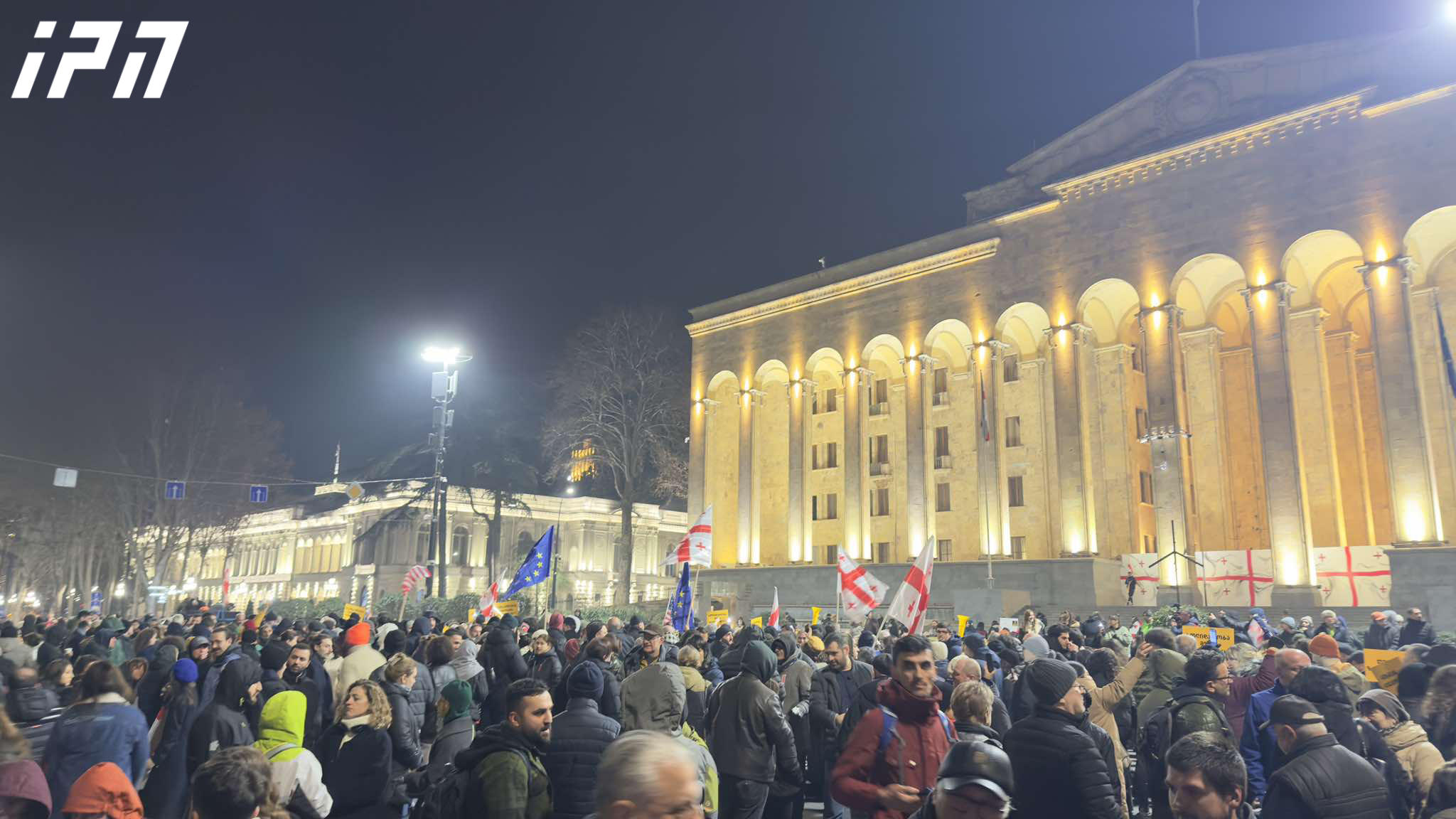 პარლამენტთან საპროტესტო აქცია გრძელდება - გადაკეტილია რუსთაველის გამზირი
