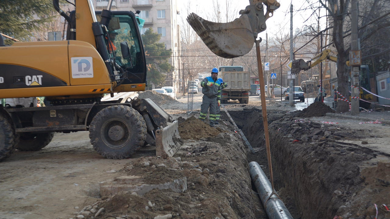 „ჯივიპი“ ნაძალადევის რაიონში ლიახვის ქუჩაზე წყალსადენისა და წყალარინების ქსელებს  აახლებს