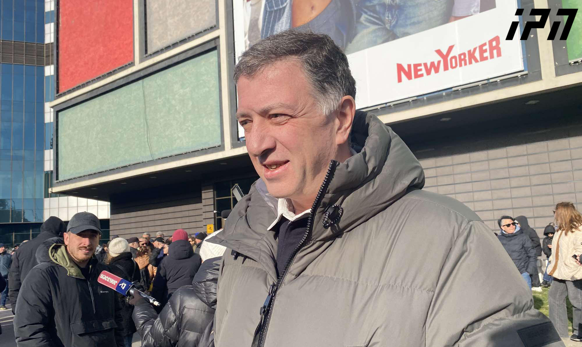 გიგი უგულავა - კანონის ფარგლებში მოქმედებს ხალხი, უკანონოდ მოქმედებენ ესენი - ჰგონიათ ნიღაბი დაიცავს, ნიღაბი დაღუპავს, ცხოვრება გრძელია და თითოეულს მოეკითხება