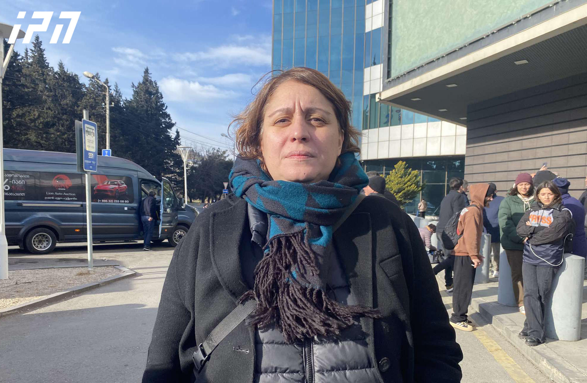 ელენე ხოშტარია - გვყავს უზურპირებული ხელისუფლება და ოლიგარქი, რომელიც საკუთარი მოქალაქეების მიმართ რუსული მოდელით, ადამიანების წამებაზე, ღირსების შელახვაზე, ღია აგრესიასა, კონსტიტუციის გაუქმებაზეა გადასული