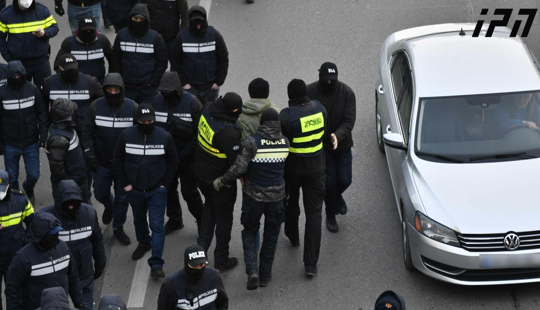 „სოციალური სამართლიანობის ცენტრი“ - „თბილის მოლთან“ გამართულ აქციაზე ჩანდა აბსოლუტურად შეუკავებელი ძალადობა, რომელსაც არაფერი აქვს საერთო პოლიციის მიერ წესრიგის დაცვასთან