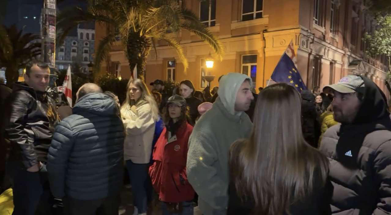 აჭარის მთავრობის სახლთან საპროტესტო აქცია განახლდა