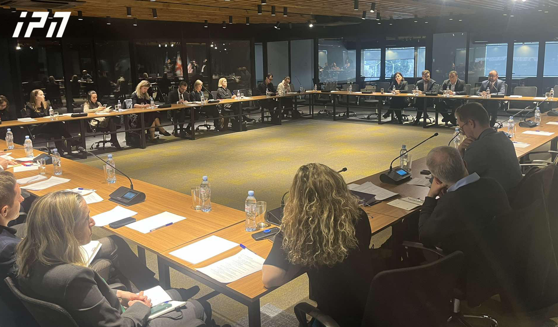 სამი ოპოზიციური კოალიციის ლიდერები საქართველოში აკრედიტებული დიპლომატიური კორპუსის წარმომადგენლებს ხვდებიან