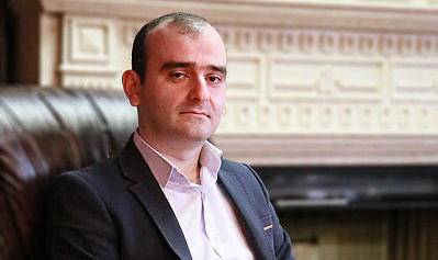 გიორგი ანთაძე - ჯამში ეს ყველაფერი „რეალიზმის“ დაბრუნებაა საერთაშორისო არენაზე, ფაქტობრივად, დემოკრატიული სამყარო მისი მთავარი „პოლიციელის“, გნებავთ დამცველის გარეშე რჩება