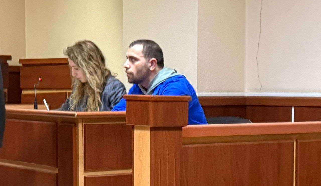 გელა ხასაია - მოსამართლე ნინო ენუქიძე შსს-ს წარმომადგენელს ტკბილი ხმით უსვამდა კითხვებს და ადასტურებდა, რომ მის მხარეს იყო - პოლიციელი, რომელმაც ჩემს საქმეზე ჩვენება მისცა, პირველად ვნახე - 21 თებერვალსაც გაგრძელდება ეს კომედია