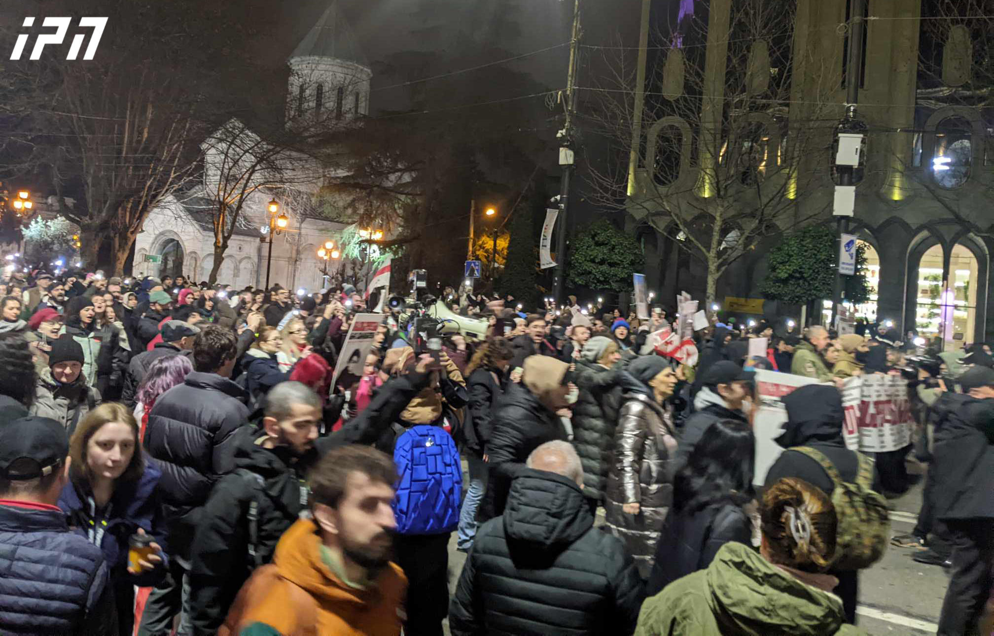 Protesters block roadway on Rustaveli Avenue