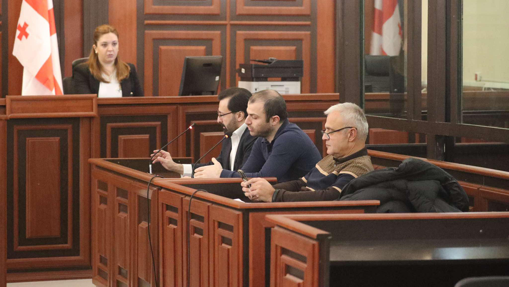 თბილისის საქალაქო სასამართლოში მიხეილ სააკაშვილისა და თეიმურაზ ჯანაშიას ბრალდების სისხლის სამართლის საქმეზე სხდომა მიმდინარეობს - სხდომას სააკაშვილი არ ესწრება