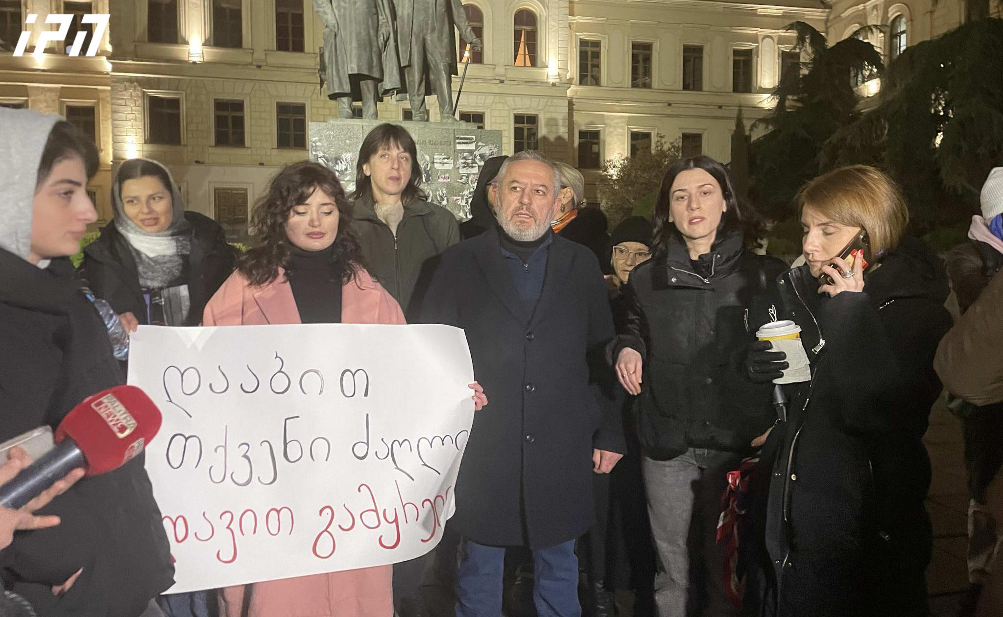 დაკავებულების ოჯახის წევრები - სინდისის პატიმრებთან უკანონოდ შესული ადვოკატები ვერცერთი დაკავებულისგან ვერ მიიღებენ აღიარებით ჩვენებას