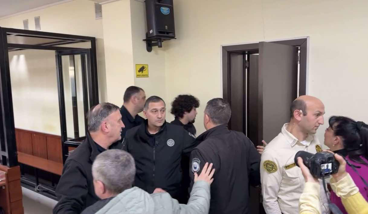 ბათუმის საქალაქო სასამართლომ ხელოვნების უნივერსიტეტის სტუდენტი ანრი კაკაბაძე პატიმრობაში დატოვა