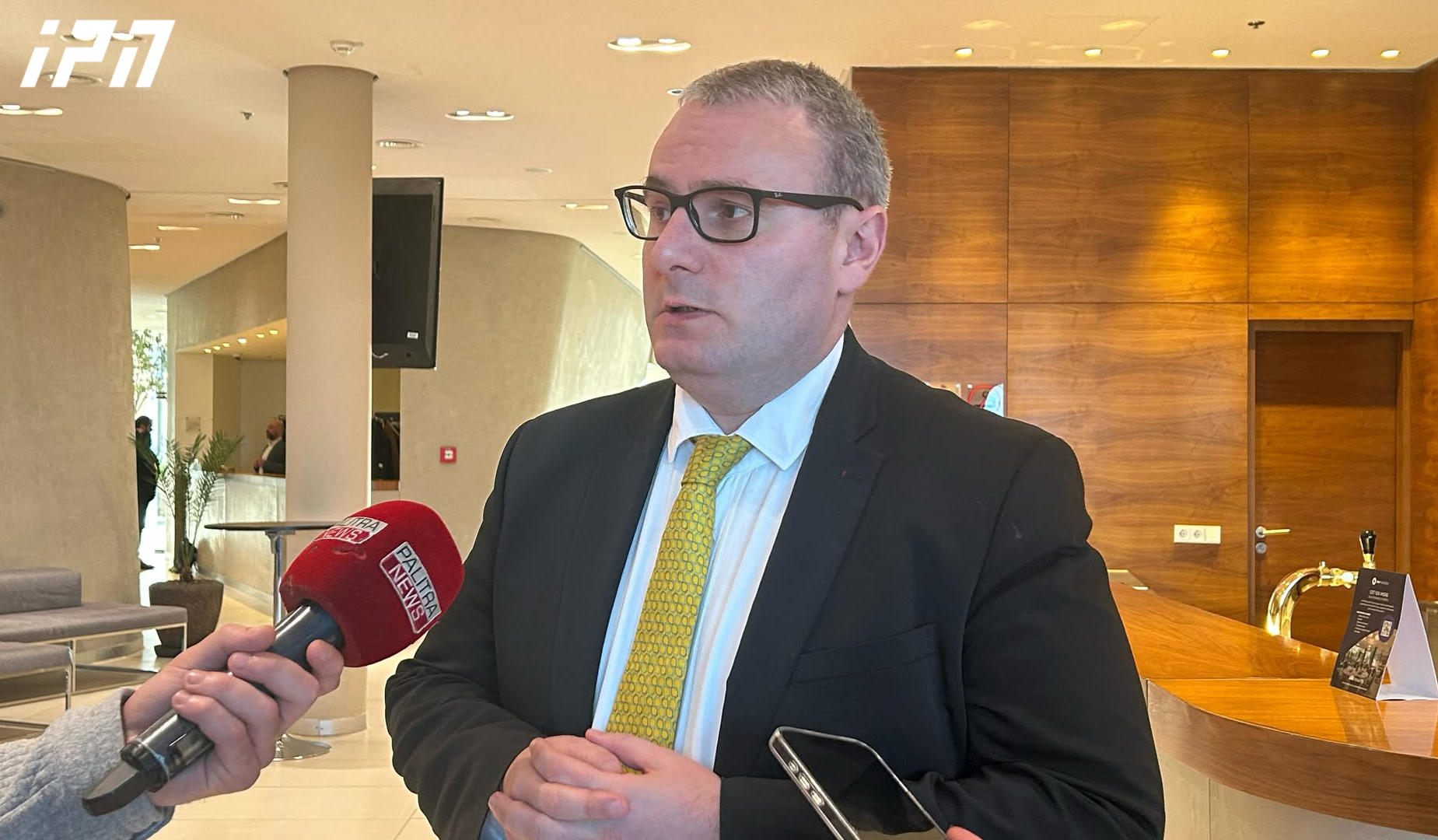 სოსო ბერიკაშვილი - სალომე ზურაბიშვილს მოვუყევით იმ სიტუაციის შესახებ, რაც ქვეყნის ეკონომიკაში ხდება - იზოლაცია, რომლისკენაც მიდის საქართველო, პრობლემურია ეკონომიკური და გეოპოლიტიკური თვალსაზრისითაც