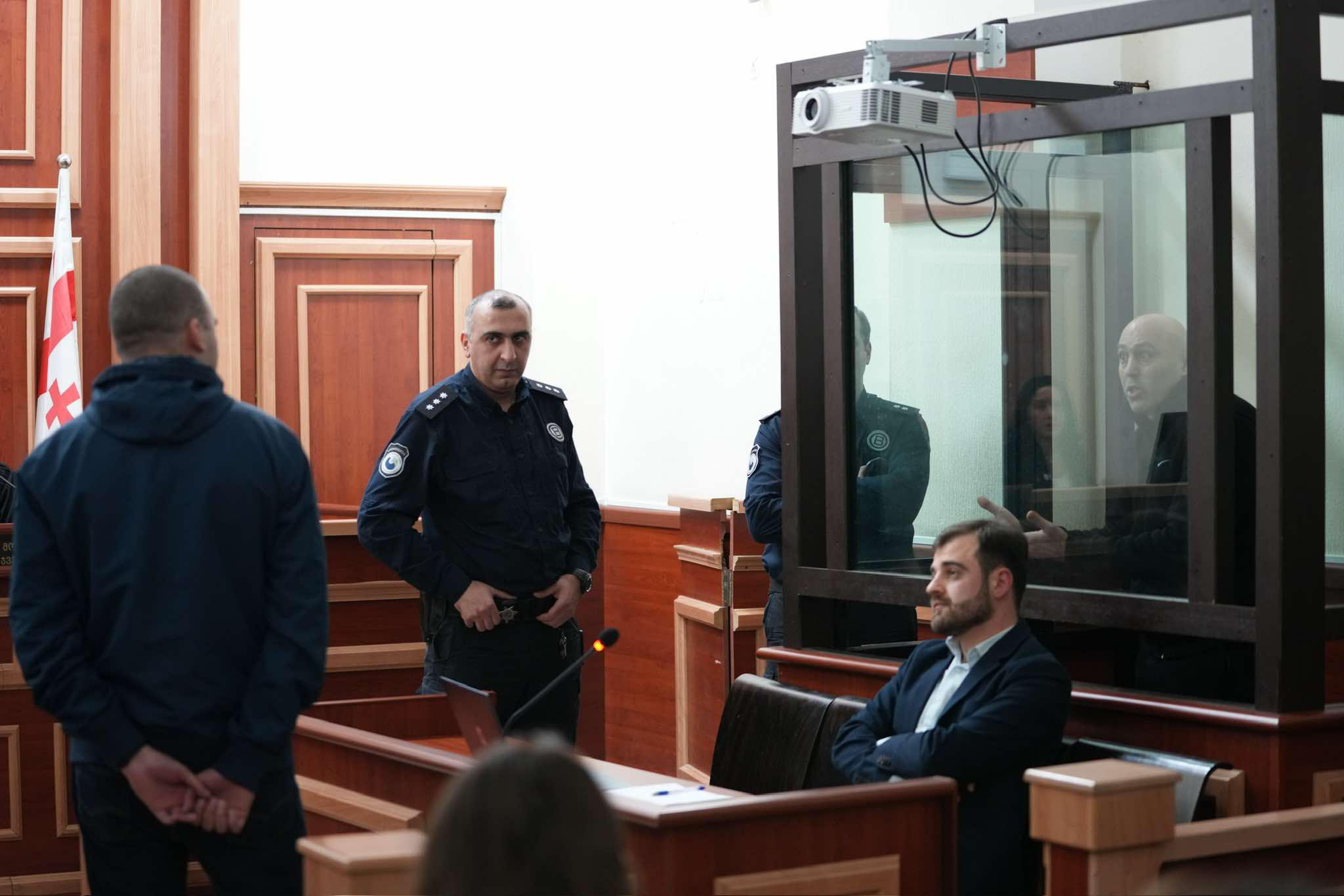 მოწმე პატრულ-ინსპექტორი - ანატოლი გიგაურმა ხელი დაარტყა ჩემს თანამშრომელს - ვახტანგ გაბუნიას სამხრე კამერა ჩართული ჰქონდა, რომელიც დაკარგა და ამის შესახებ მეორე დღეს გავიგე