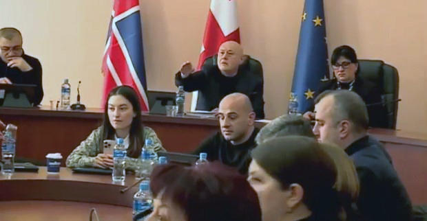 The Chairman of the Gori City Council on the confrontation at the session: Traitors to the country do not belong here! Anyone who supports the EU resolution is a traitor! What the EU did, they took double what they gave