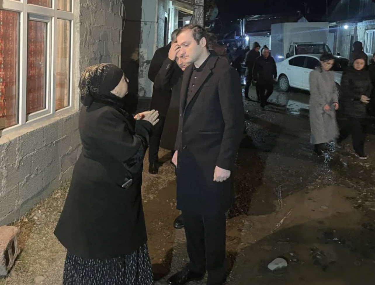 ბათუმში, უბედური შემთხვევის ადგილზე, სადაც 3 და 6 წლის მოზარდები დაიღუპნენ, თორნიკე რიჟვაძე მივიდა