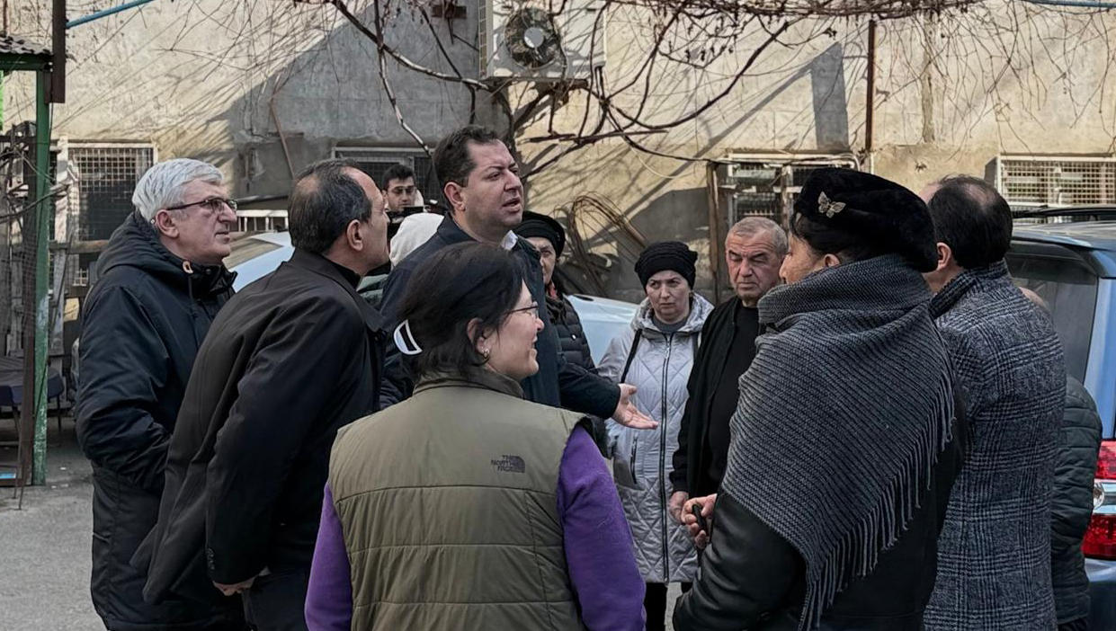 დავით ფაცაცია ჩუღურეთის რაიონში მდებარე დევნილთა განსახლების ადგილებში მცხოვრებ აფხაზეთიდან დევნილებს შეხვდა