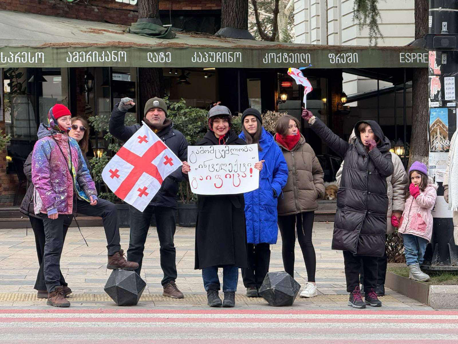 დასაქმებულებისა და დამსაქმებლების ნაწილი კვლავ გაიფიცა
