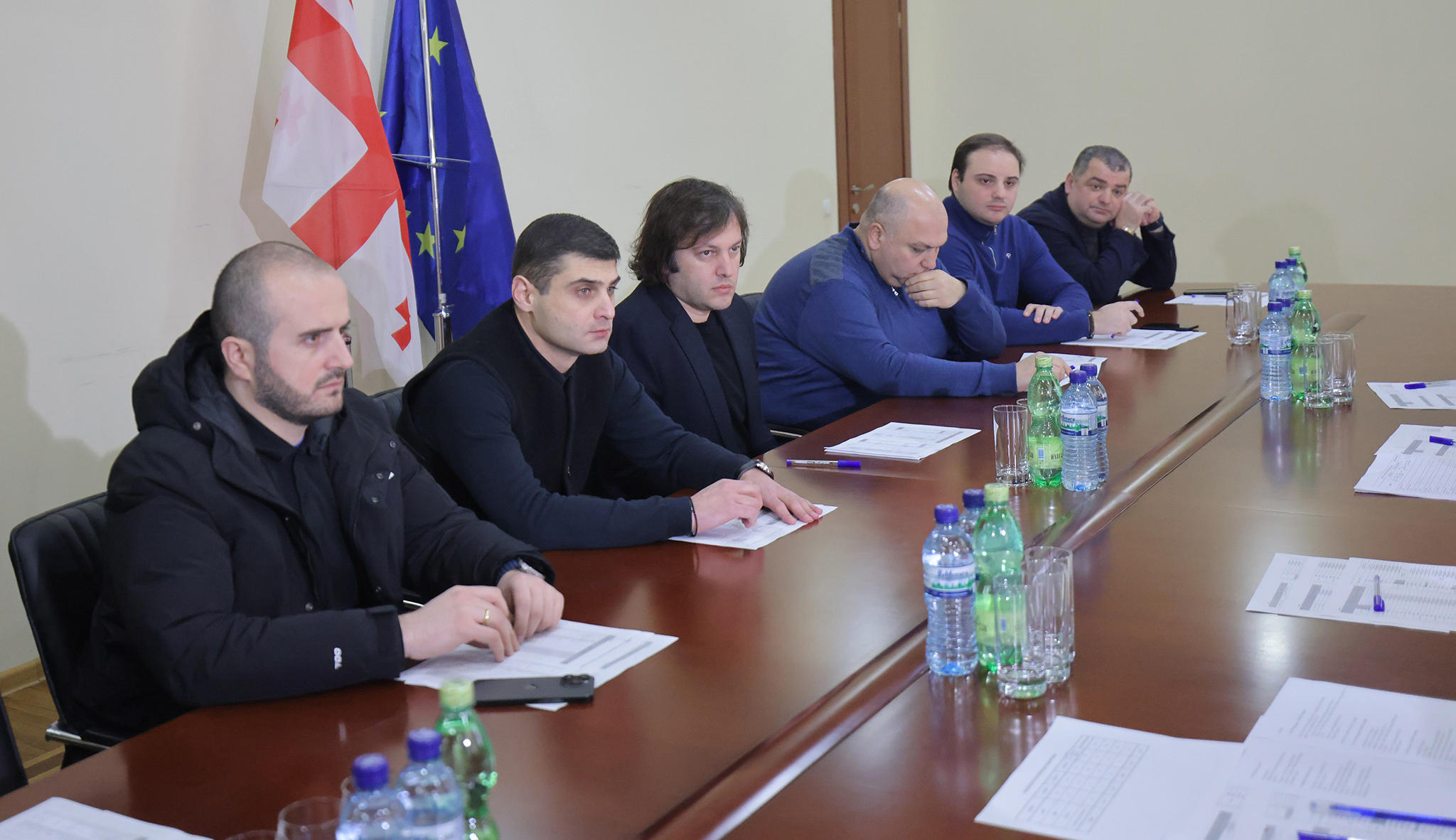 პრემიერ-მინისტრმა საკოორდინაციო შტაბის სხდომაზე გასული ღამის განმავლობაში განხორციელებული ღონისძიებების შესახებ ანგარიში მოისმინა