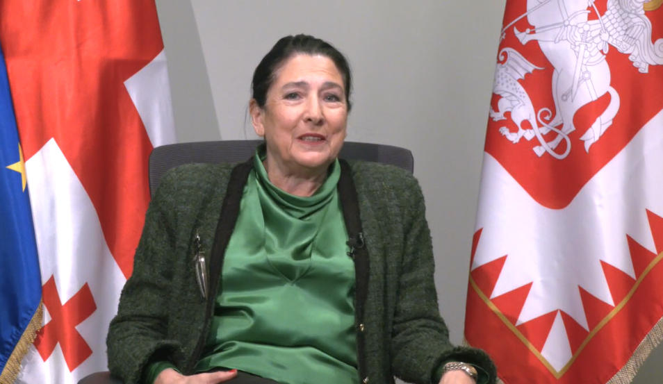 სალომე ზურაბიშვილი კითხვაზე, გამორიცხავს, რომ „ქართულმა ოცნებამ“ შეძლოს  ტრამპთან ურთიერთობის დალაგება - ცადონ, ამათ დალაგების უნარზე და დიპლომატიურ თუ ინტელექტუალურ საშუალებებზე არ მაქვს დიდი წარმოდგენა